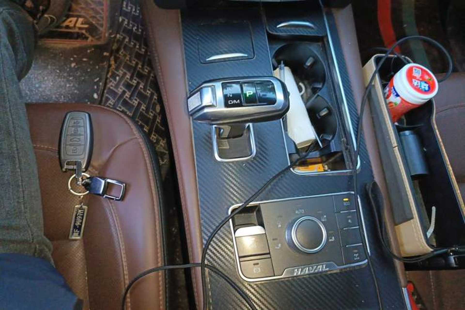 Used Haval H9 2017 2.0T Diesel 4x4 Luxury 7-Seater Gear Lever