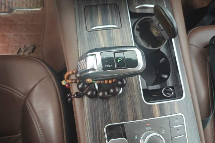 Used Haval H9 2017 2.0T Gasoline 4x4 Luxury 7-Seater Gear Lever