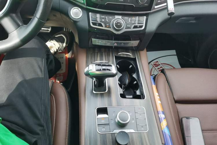Used Haval H9 2017 2.0T Gasoline 4x4 Premium 5-Seater Gear Lever