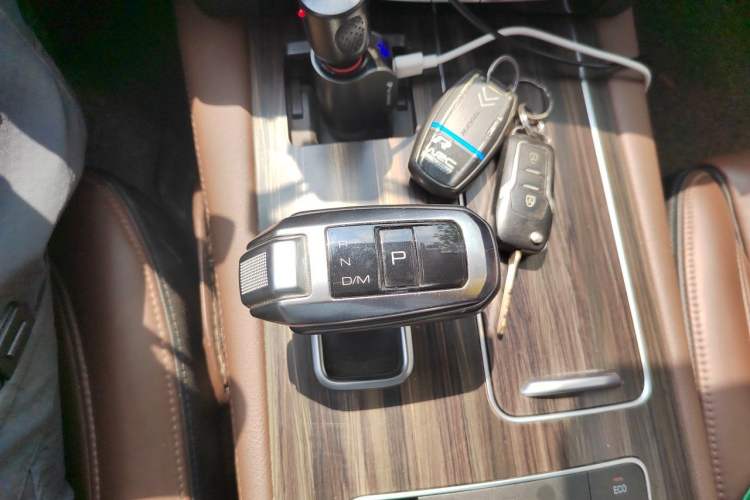Used Haval H9 2017 2.0T Gasoline 4x4 Prestige Model 7 Seats Gear Lever
