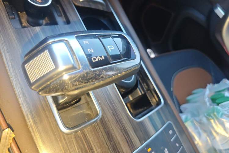 Used Haval H9 2017 2.0T Gasoline 4x4 Luxury 7-Seater Gear Lever