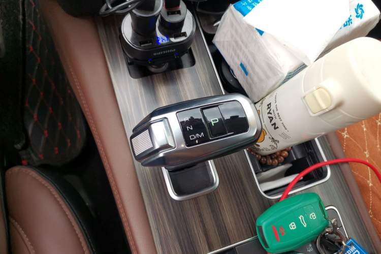 Used Haval H9 2017 2.0T Gasoline 4x4 Luxury 7-Seater Gear Lever