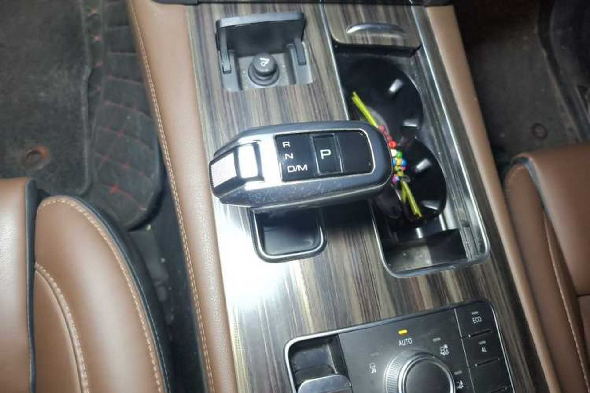 Used Haval H9 2017 2.0T Gasoline 4x4 Premium 5-Seater Gear Lever
