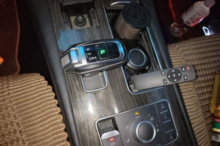 Used Haval H9 2017 2.0T Gasoline 4x4 Luxury 7-Seater Gear Lever