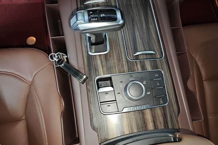 Used Haval H9 2017 2.0T Gasoline 4x4 Luxury 7-Seater Gear Lever