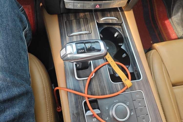 Used Haval H9 2017 2.0T Gasoline 4x4 Premium 5-Seater Gear Lever