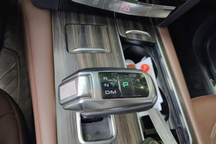 Used Haval H9 2017 2.0T Gasoline 4x4 Comfort Edition 5 Seats Gear Lever