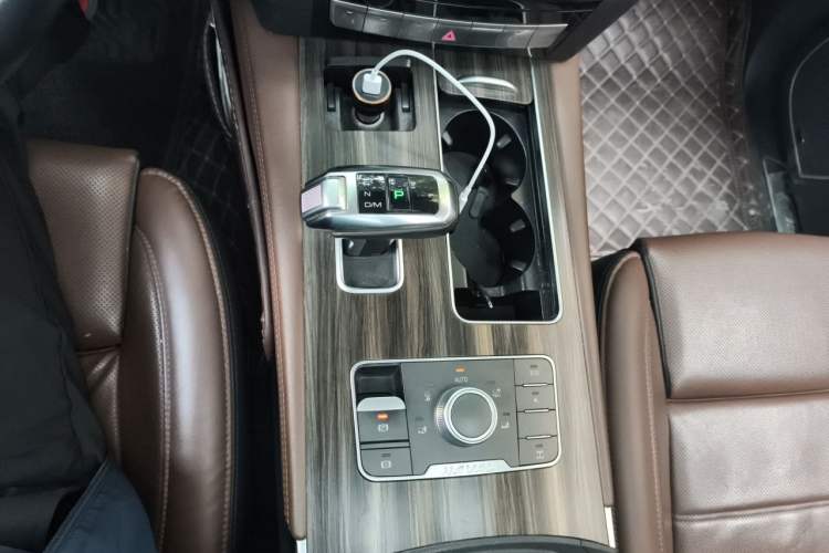 Used Haval H9 2017 2.0T Gasoline 4x4 Premium 5-Seater Gear Lever