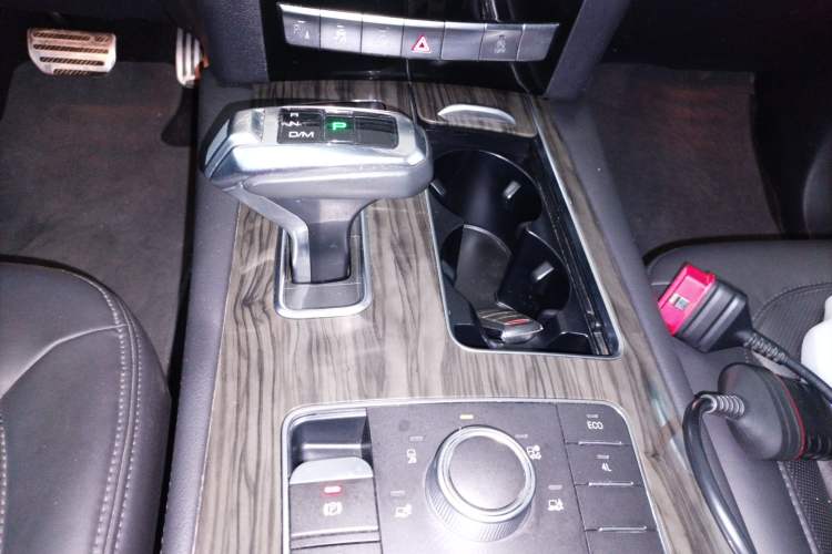 Used Haval H9 2017 2.0T Gasoline 4x4 Comfort Edition 5 Seats Gear Lever