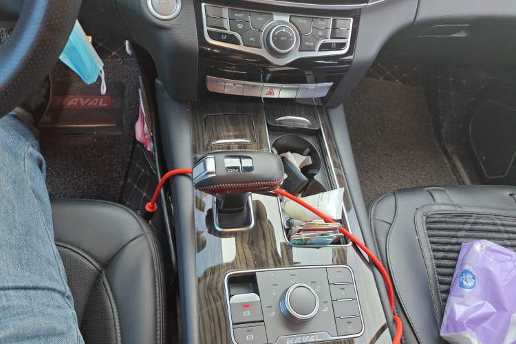 Used Haval H9 2017 2.0T Diesel 4x4 Luxury 7-Seater Gear Lever