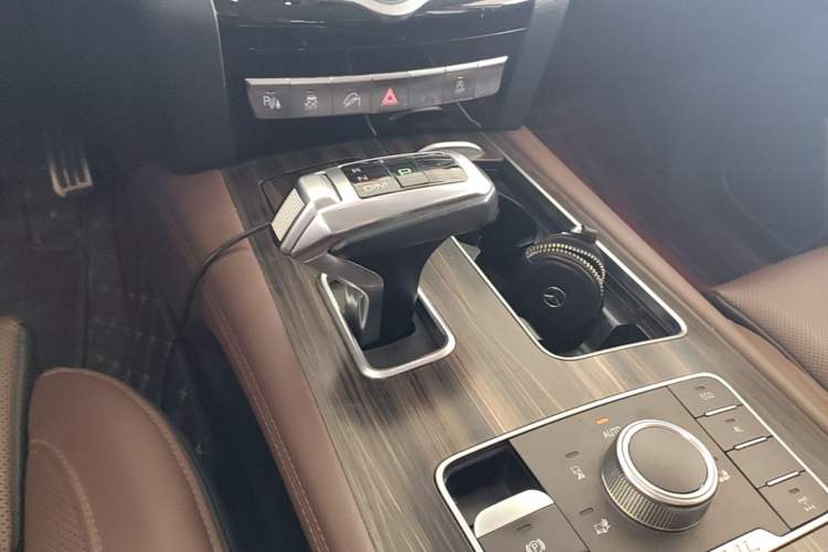 Used Haval H9 2017 2.0T Diesel 4x4 Premium 5-Seater Gear Lever