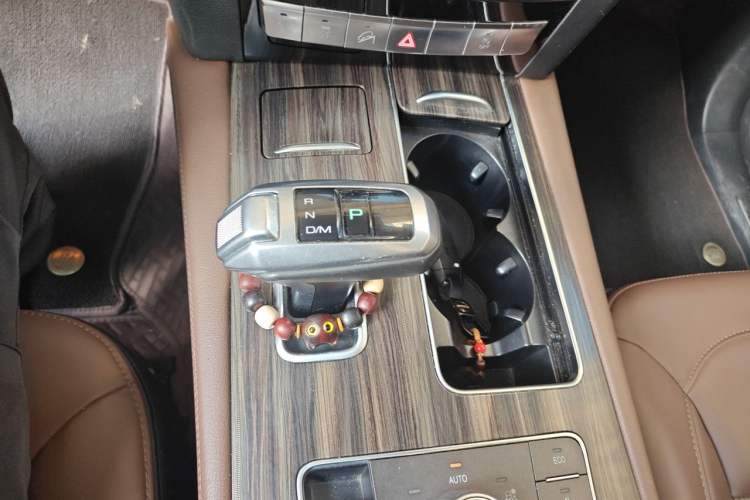 Used Haval H9 2017 2.0T Gasoline 4x4 Luxury 7-Seater Gear Lever