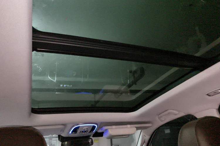 Used Haval H9 2017 2.0T Gasoline 4x4 Premium 5-Seater Headliner