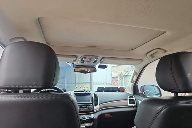 Used Haval H9 2017 2.0T Gasoline 4x4 Luxury 7-Seater Headliner