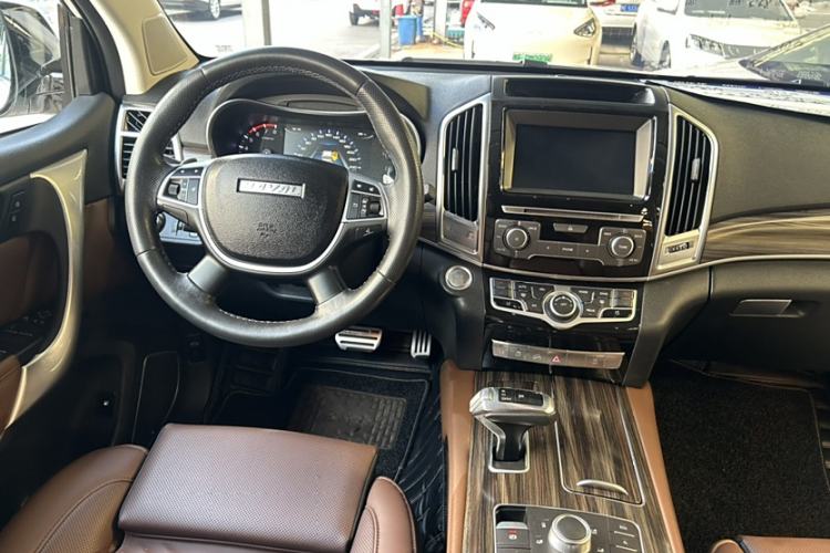 Used Haval H9 2017 2.0T Gasoline 4x4 Premium 5-Seater Interior 1