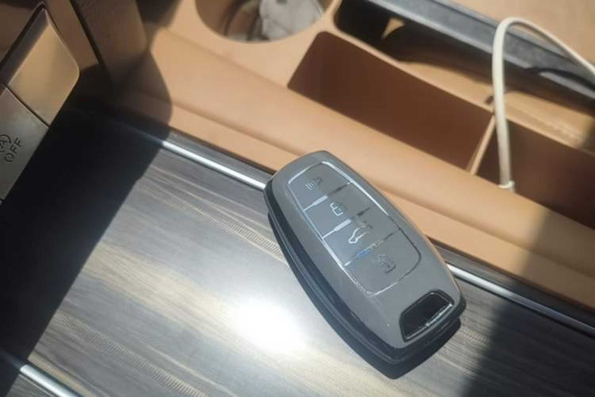 Used Haval H9 2017 2.0T Gasoline 4x4 Premium 5-Seater Interior 1