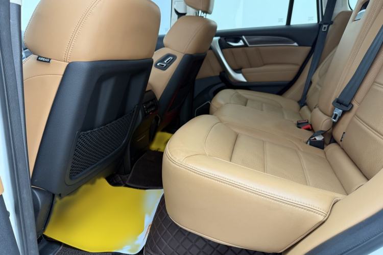 Used Haval H9 2017 2.0T Gasoline 4x4 Premium 5-Seater Interior 1