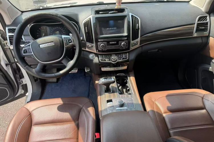 Used Haval H9 2017 2.0T Gasoline 4x4 Luxury 7-Seater Interior 1