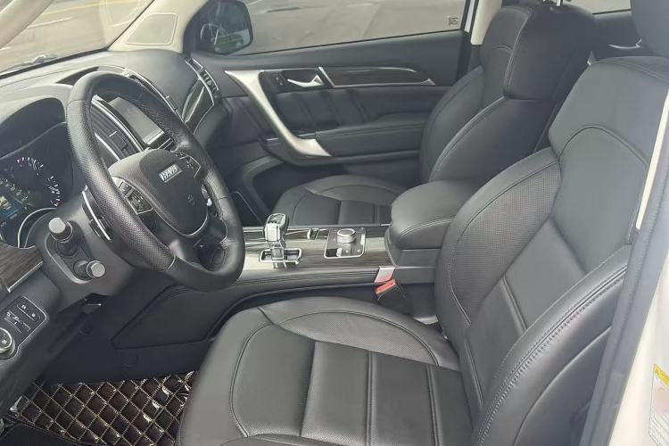 Used Haval H9 2017 2.0T Gasoline 4x4 Luxury 7-Seater Interior 1