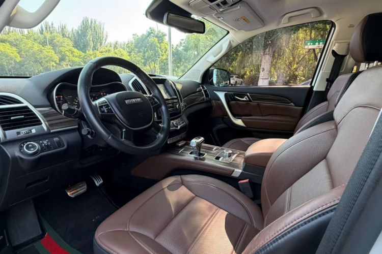 Used Haval H9 2017 2.0T Gasoline 4x4 Comfort Edition 5 Seats Interior 2