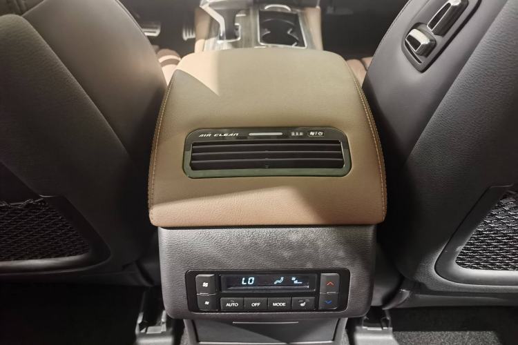 Used Haval H9 2017 2.0T Gasoline 4x4 Premium 5-Seater Interior 2