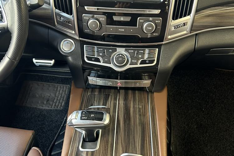 Used Haval H9 2017 2.0T Gasoline 4x4 Premium 5-Seater Interior 2