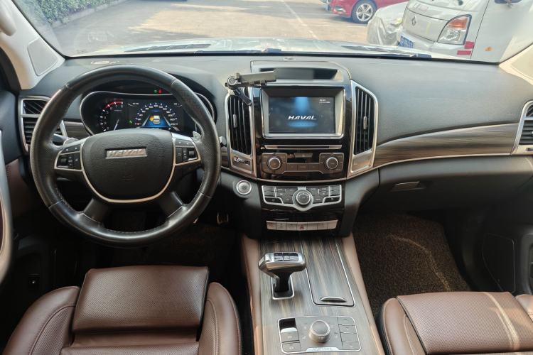 Used Haval H9 2017 2.0T Gasoline 4x4 Premium 5-Seater Interior 2