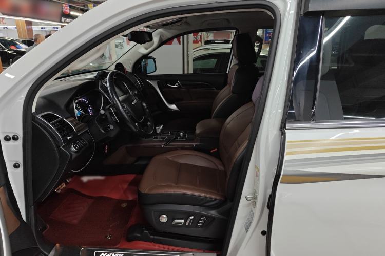 Used Haval H9 2017 2.0T Gasoline 4x4 Luxury 7-Seater Interior 2