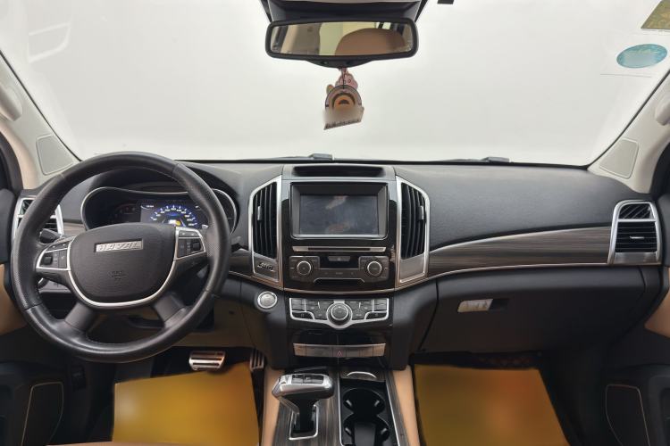 Used Haval H9 2017 2.0T Gasoline 4x4 Premium 5-Seater Interior 2