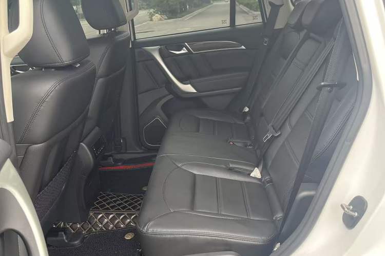 Used Haval H9 2017 2.0T Gasoline 4x4 Luxury 7-Seater Interior 2