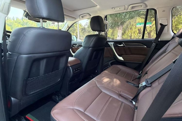 Used Haval H9 2017 2.0T Gasoline 4x4 Comfort Edition 5 Seats Interior 3