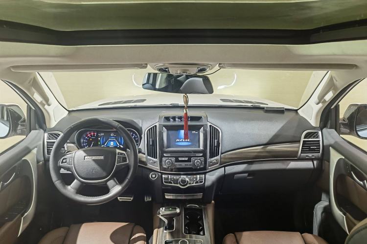Used Haval H9 2017 2.0T Gasoline 4x4 Premium 5-Seater Interior 3