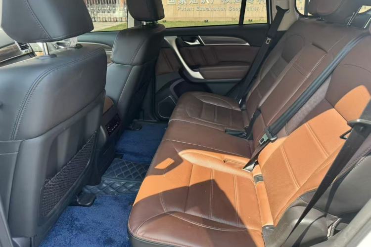 Used Haval H9 2017 2.0T Gasoline 4x4 Luxury 7-Seater Interior 3