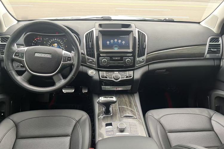 Used Haval H9 2017 2.0T Gasoline 4x4 Luxury 7-Seater Interior 3