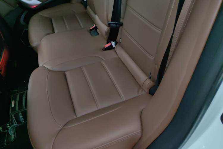 Used Haval H9 2017 2.0T Gasoline 4x4 Premium 5-Seater Interior 4