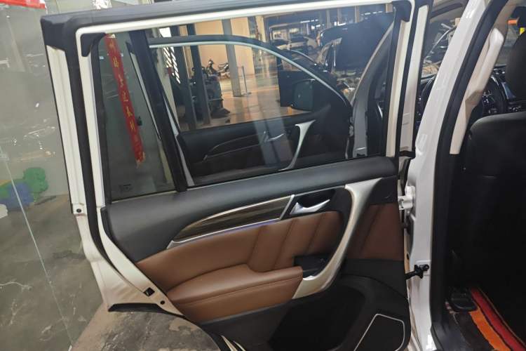 Used Haval H9 2017 2.0T Diesel 4x4 Comfort Edition 5 Seats Interior 6