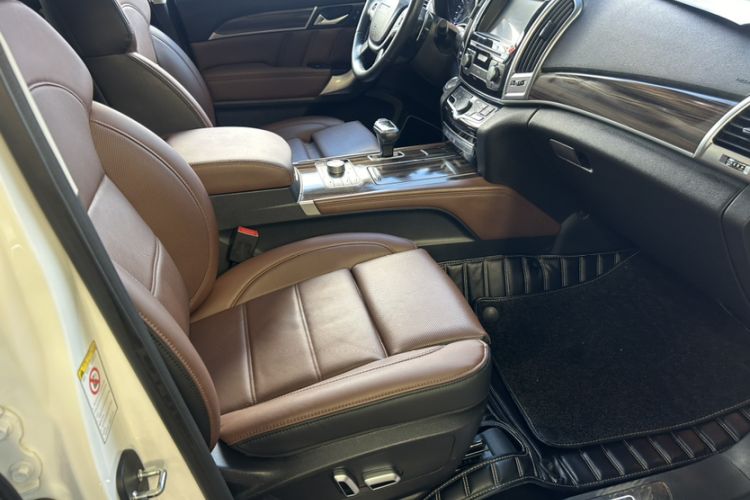 Used Haval H9 2017 2.0T Gasoline 4x4 Premium 5-Seater Interior 7