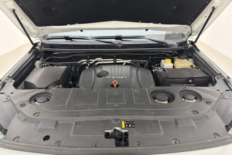 Used Haval H9 2017 2.0T Gasoline 4x4 Premium 5-Seater Interior 7
