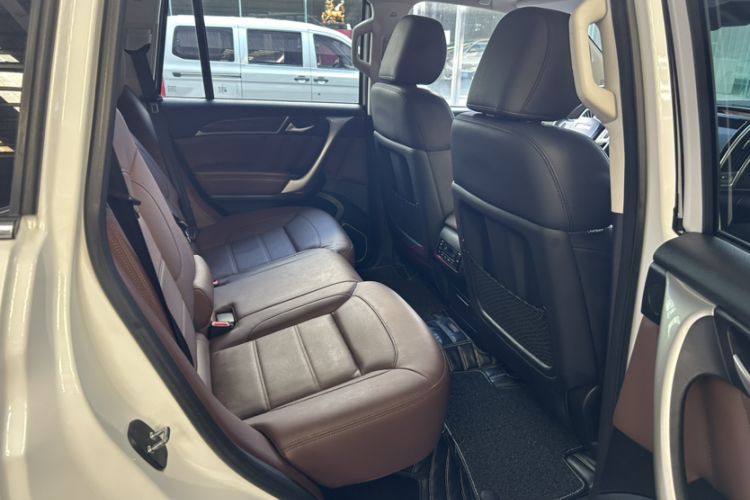 Used Haval H9 2017 2.0T Gasoline 4x4 Premium 5-Seater Interior 8