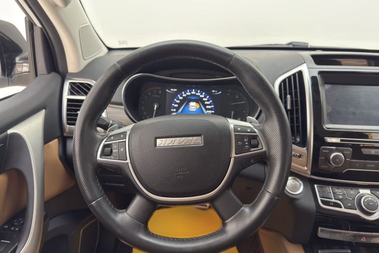 Used Haval H9 2017 2.0T Gasoline 4x4 Premium 5-Seater Interior 8