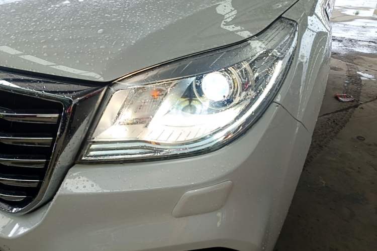 Used Haval H9 2017 2.0T Gasoline 4x4 Luxury 7-Seater Left Front Headlight