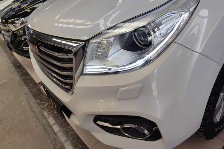 Used Haval H9 2017 2.0T Gasoline 4x4 Premium 5-Seater Left Front Headlight