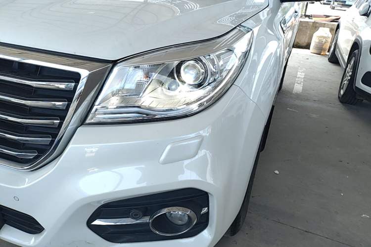 Used Haval H9 2017 2.0T Diesel 4x4 Premium 5-Seater Left Front Headlight