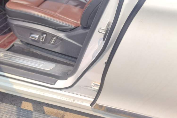 Used Haval H9 2017 2.0T Gasoline 4x4 Prestige Model 7 Seats Left Front Seat
