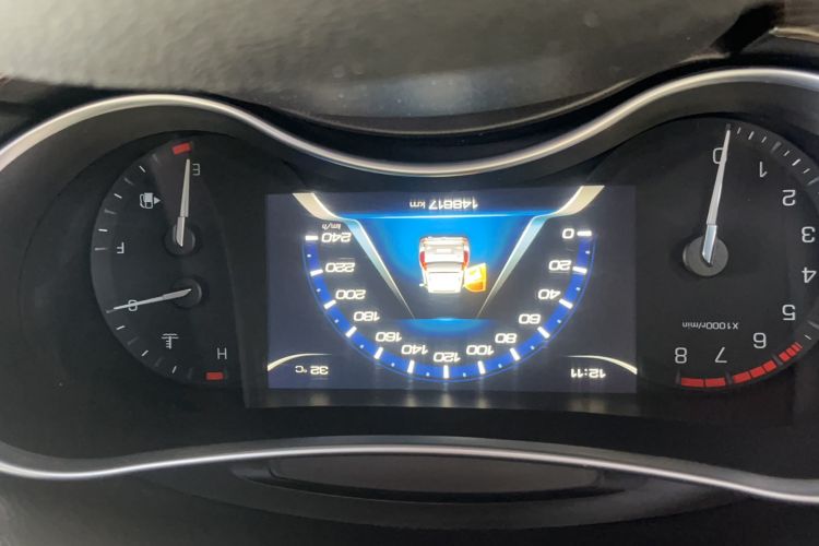 Used Haval H9 2017 2.0T Gasoline 4x4 Comfort Edition 5 Seats Odometer Close Up