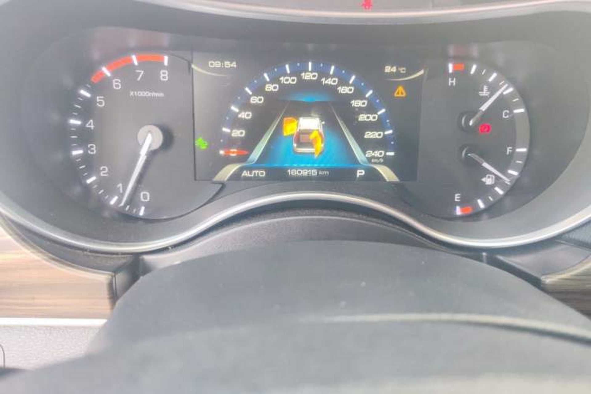 Used Haval H9 2017 2.0T Gasoline 4x4 Premium 5-Seater Odometer Close Up