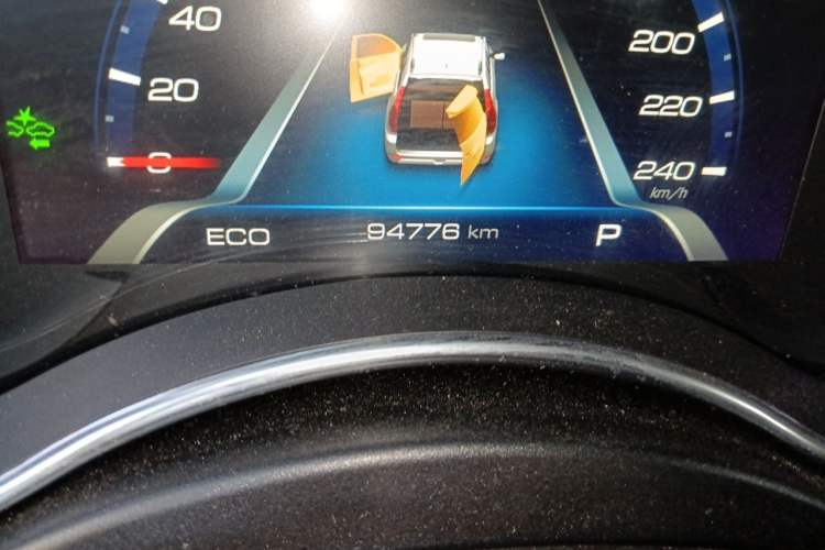 Used Haval H9 2017 2.0T Gasoline 4x4 Premium 5-Seater Odometer Close Up