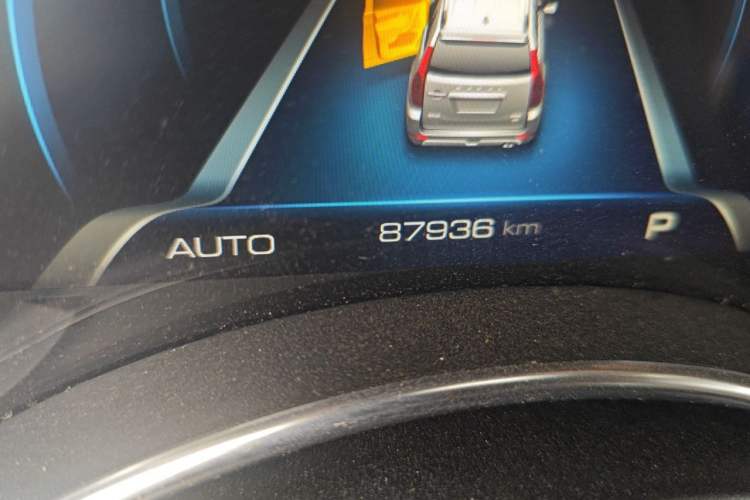 Used Haval H9 2017 2.0T Gasoline 4x4 Luxury 7-Seater Odometer Close Up