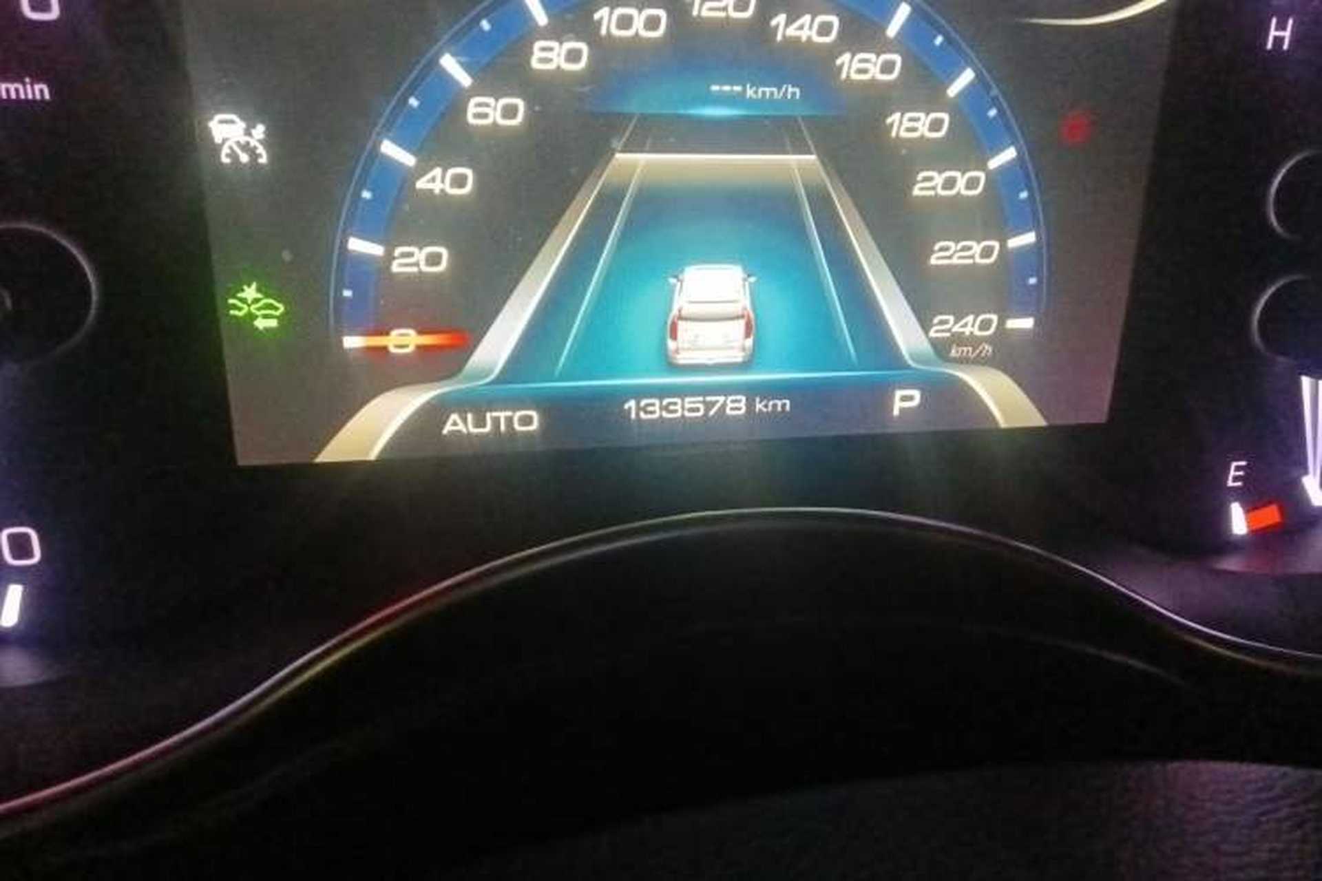 Used Haval H9 2017 2.0T Gasoline 4x4 Premium 5-Seater Odometer Close Up