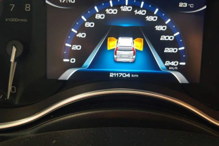 Used Haval H9 2017 2.0T Gasoline 4x4 Luxury 7-Seater Odometer Close Up